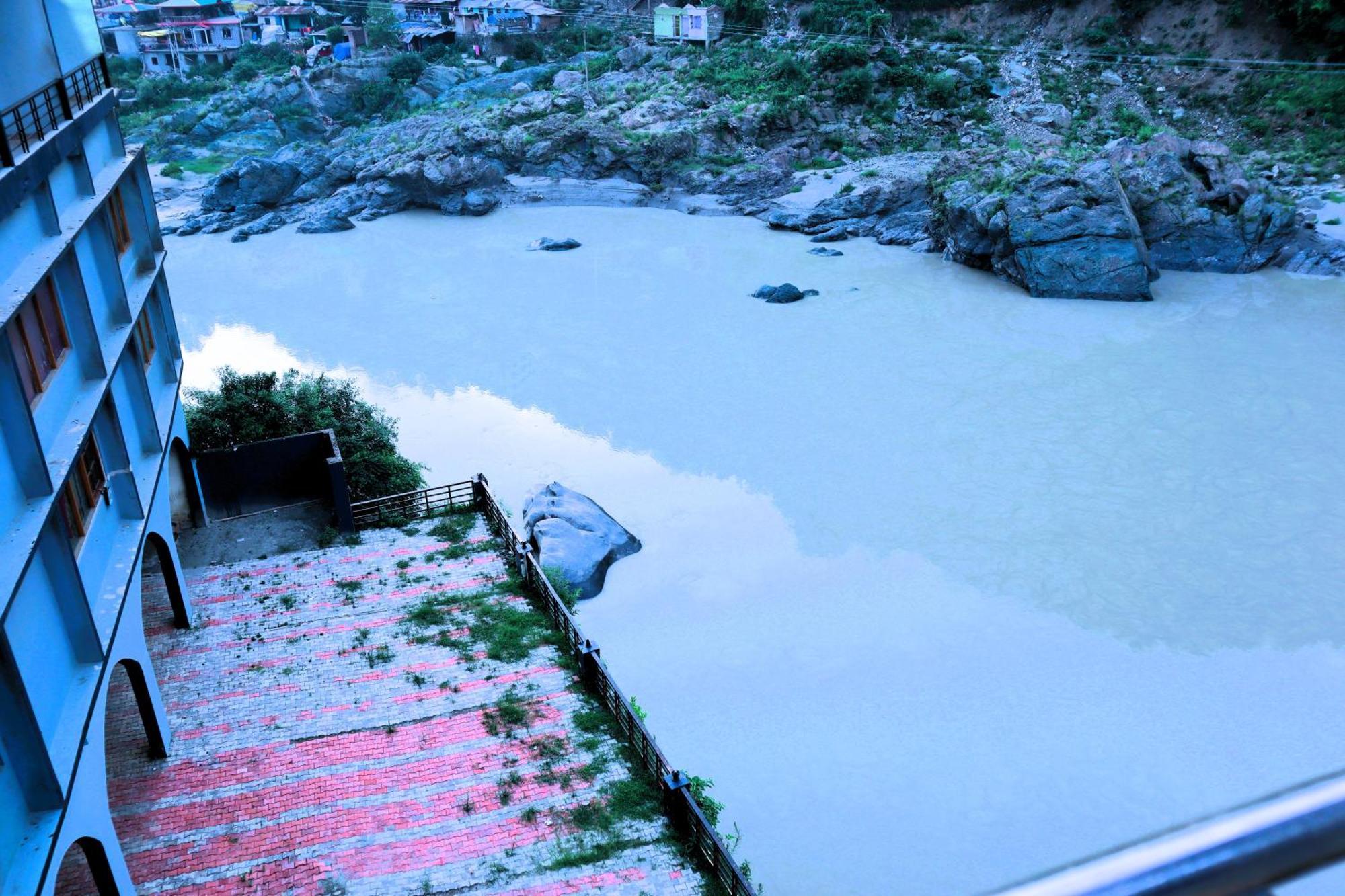 Hotel River Bank 만디 외부 사진